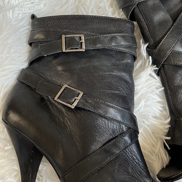 Open toe booties - Picture 3 of 8